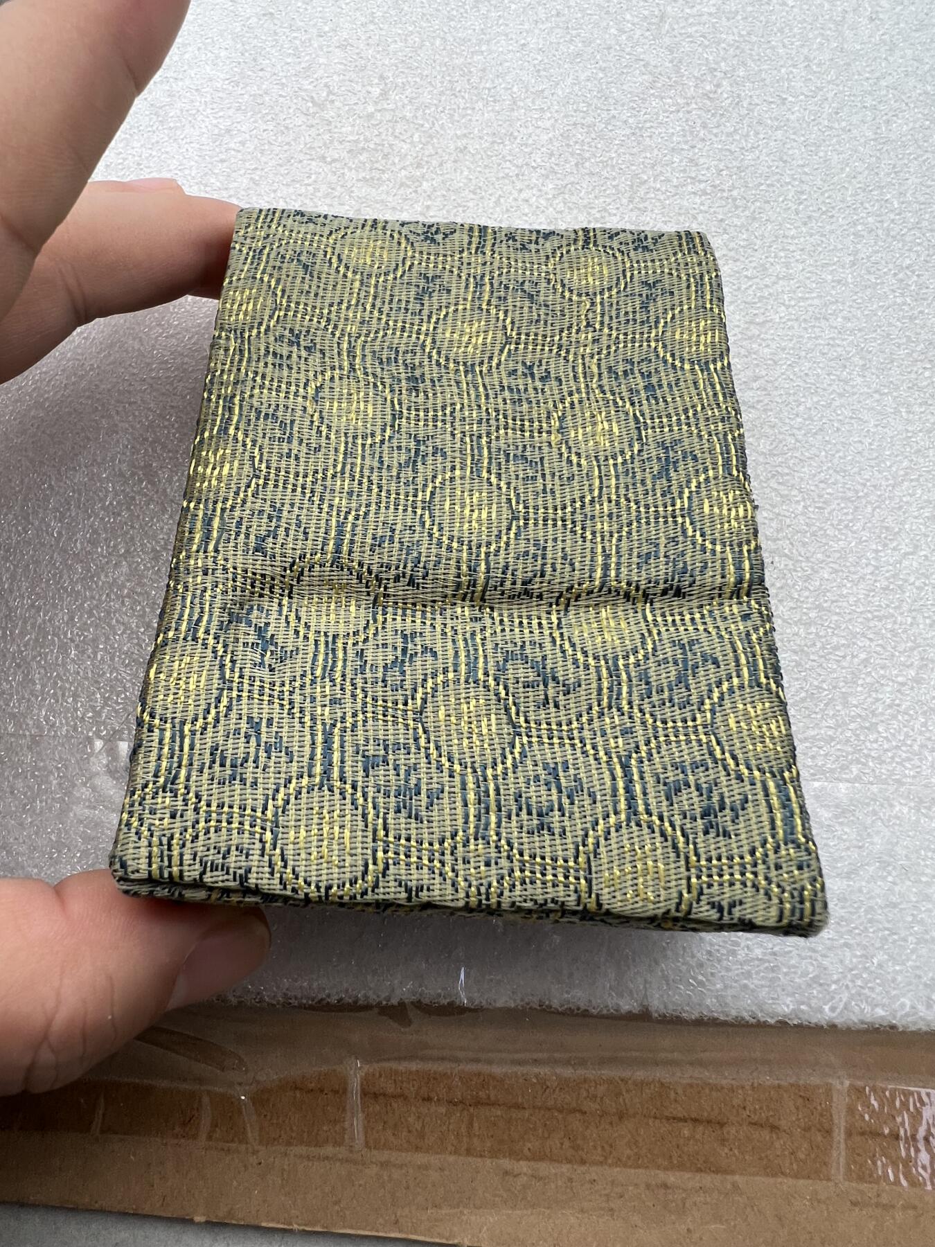 真品像章纪念章、老旧书籍、  真品像章纪念章