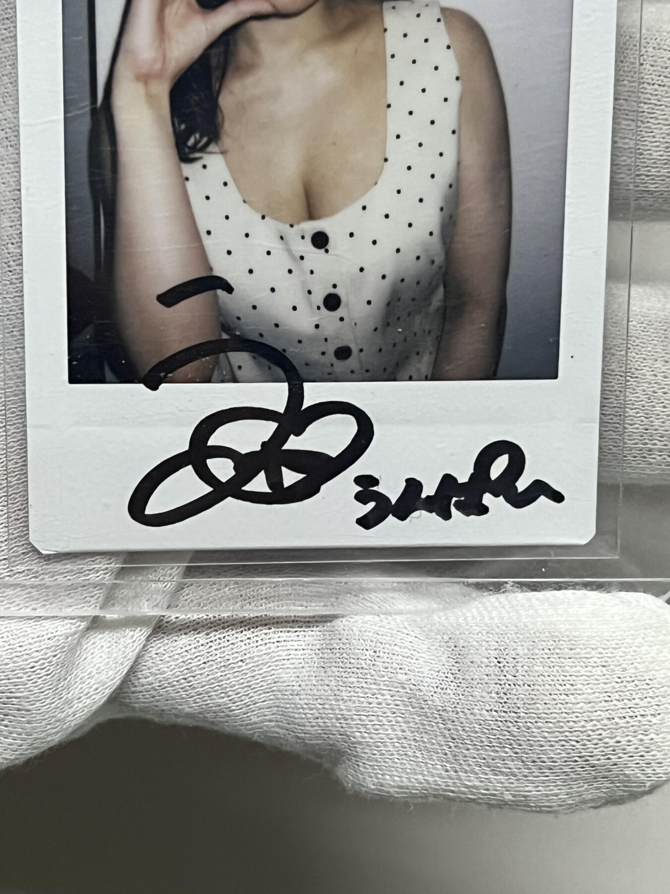 零元拍：日本 偶像艺人 网红 Unpai うんぱい 伊藤彩 特典 TikTok上已经有370万关注的超级网红 拍立得 签名