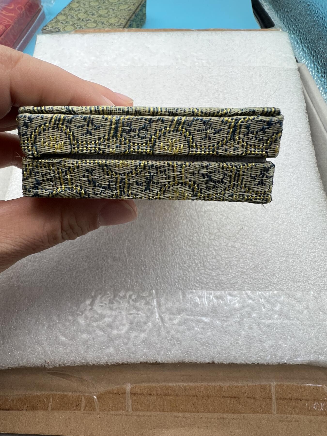 真品像章纪念章、老旧书籍、  真品像章纪念章