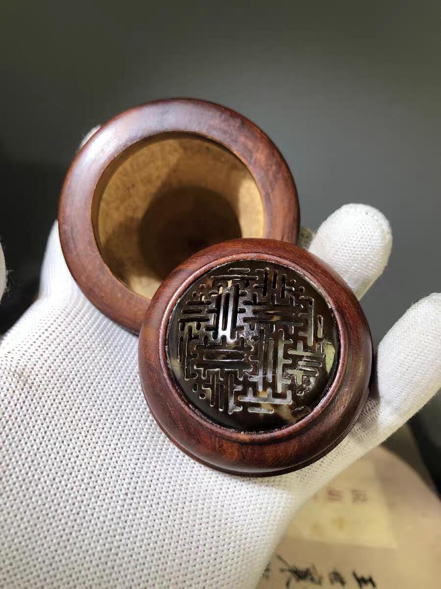 仿官模  金鱼满堂  30的葫芦。品相完整，清晰立体、皮壳老辣。干净一汪水。  包浆厚重。溜光水滑  。老红木口圈   海鲜蒙心   蓄养蝈蝈、扎嘴看好拍文玩不退不换。……