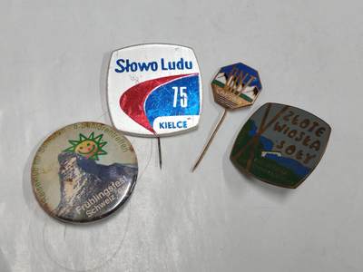 韵星假日拍卖第二十六期 -- Rimey Holidays Auction 26 - 民主德国徽章与插针一组