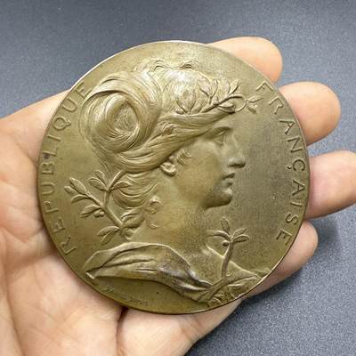 「木头集藏」“双节献礼”——章牌精品专场！ - Daniel Dupuis～1889年法国巴黎世界博览会铜章，直径： 63.5 mm，品相不错。