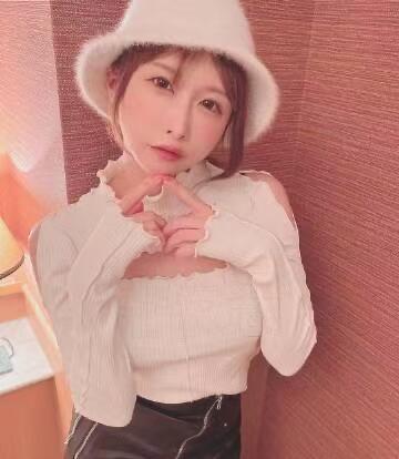 零元拍：日本 偶像艺人 网红 Unpai うんぱい 伊藤彩 特典 TikTok上已经有370万关注的超级网红 拍立得 签名