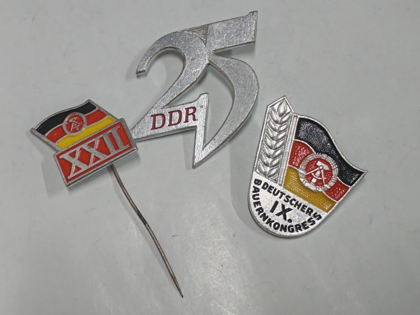 韵星假日拍卖第二十六期 -- Rimey Holidays Auction 26 民主德国建国9.22.25周年纪念章一组