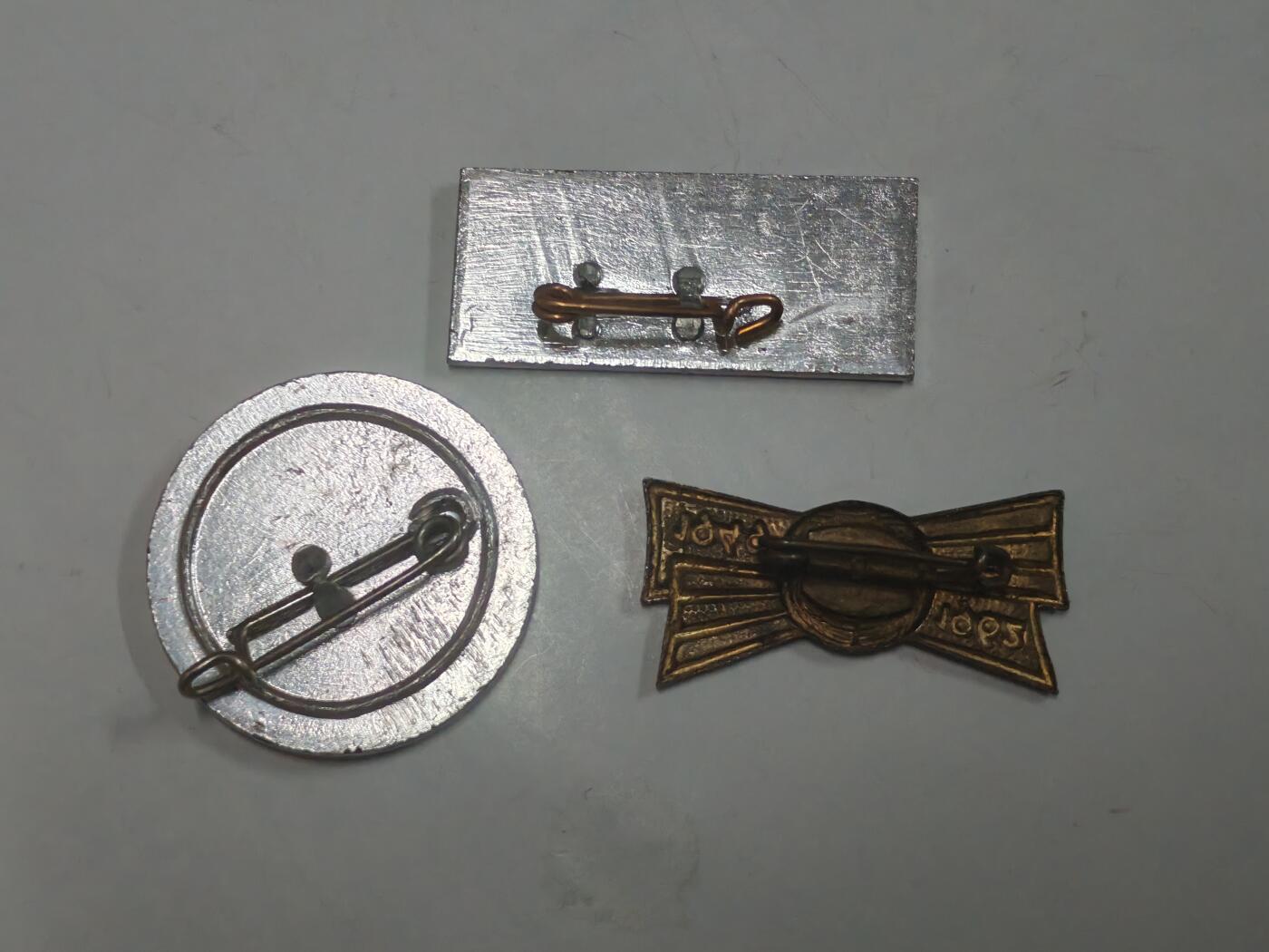 韵星假日拍卖第二十六期 -- Rimey Holidays Auction 26 民主德国建国15.13.23周年纪念章一组