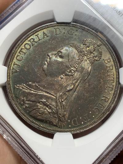 《竞宝斋》第424场 周日，周一，周二  3场连拍 （全场包邮） NGC MS62 英国1887维多利亚高冠马剑银币 兼具酱彩味道和丝滑转光，远超白币的观感