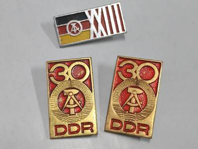 韵星假日拍卖第二十六期 -- Rimey Holidays Auction 26 - 民主德国建国30.23周年纪念章一组