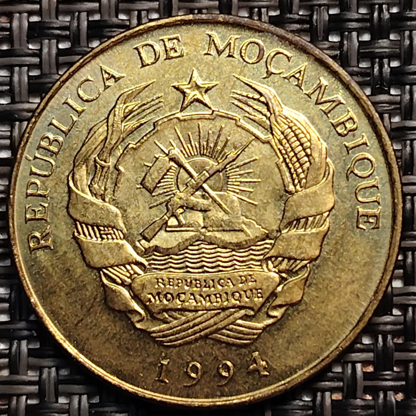 布加迪🐬～世界钱币(上海)🌾第 246 期 /  各国套币和散币 莫桑比克🇲🇿 1994年 20梅地卡