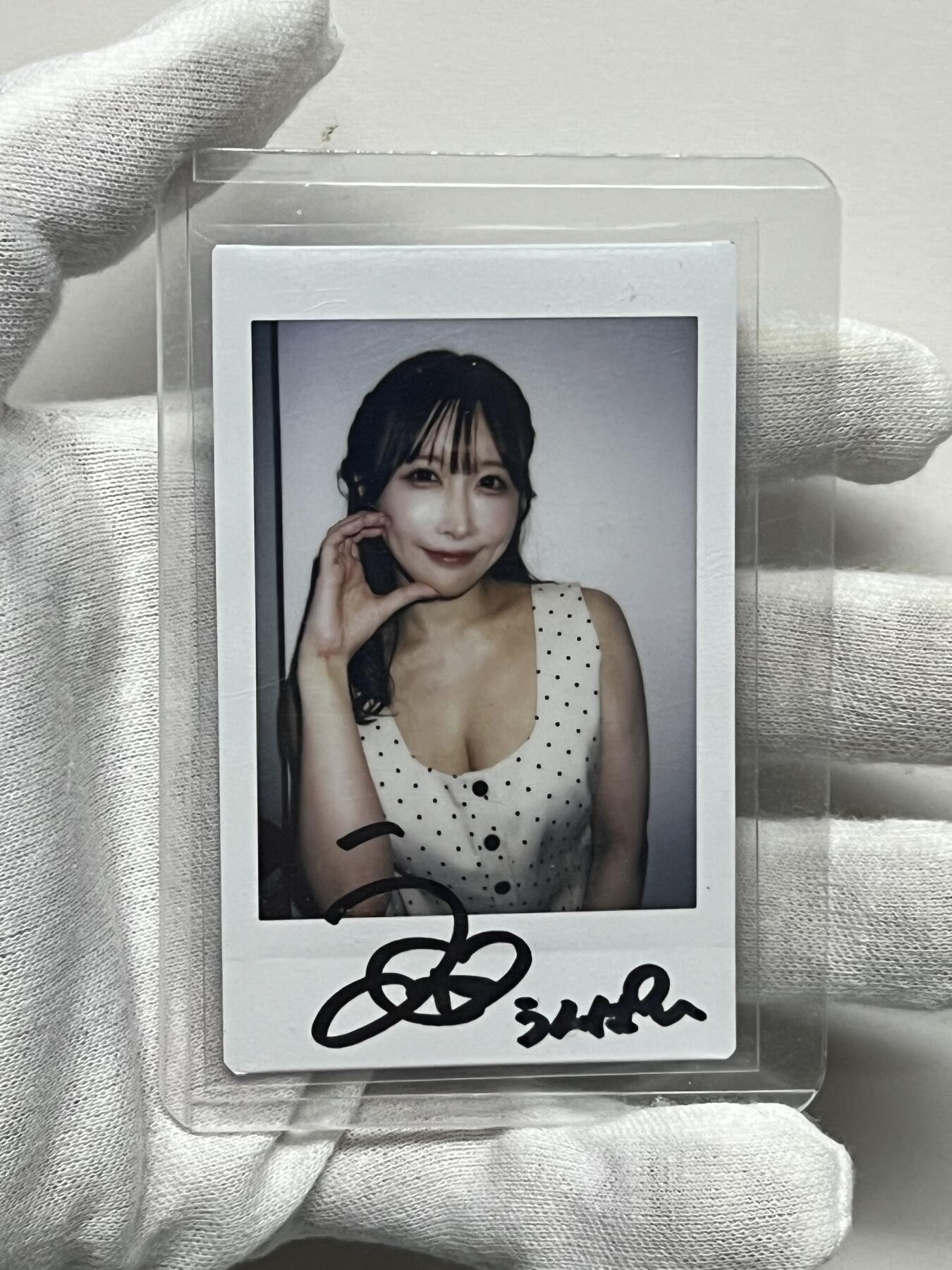 零元拍：日本 偶像艺人 网红 Unpai うんぱい 伊藤彩 特典 TikTok上已经有370万关注的超级网红 拍立得 签名