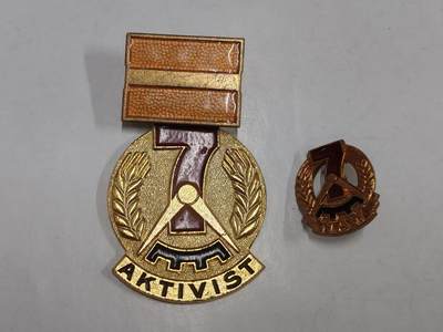 韵星假日拍卖第二十六期 -- Rimey Holidays Auction 26 - 民主德国七年计划劳动模范奖章一组