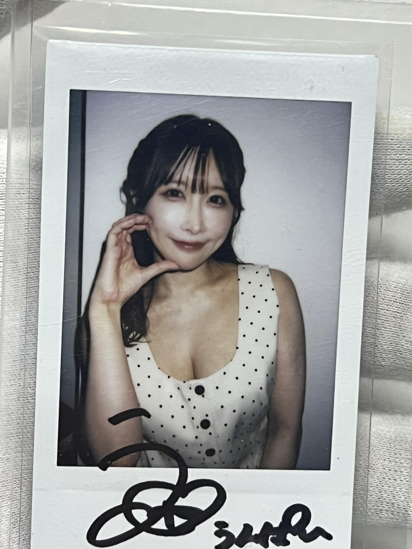 零元拍：日本 偶像艺人 网红 Unpai うんぱい 伊藤彩 特典 TikTok上已经有370万关注的超级网红 拍立得 签名