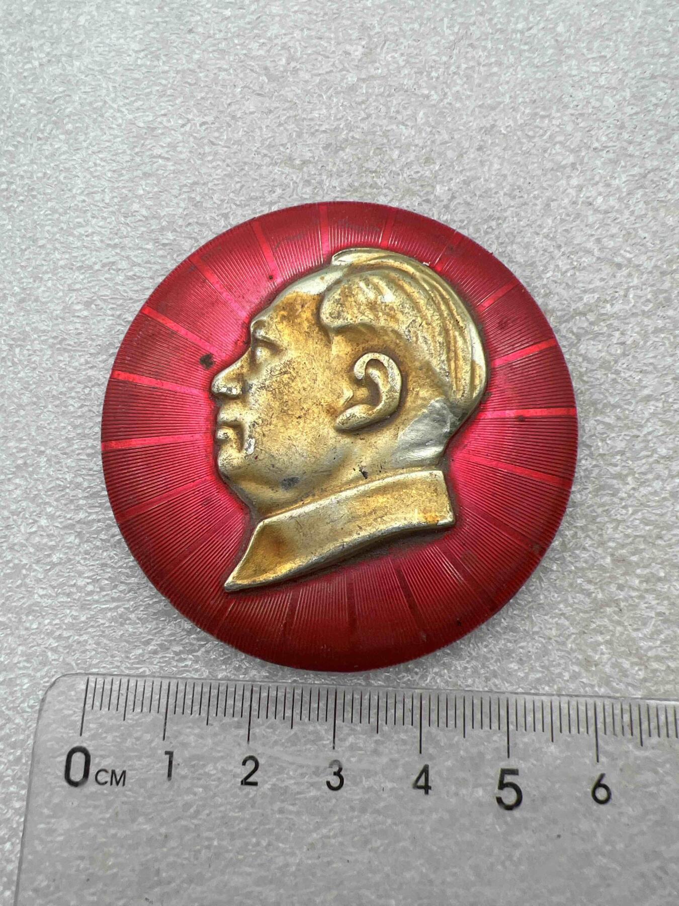 真品像章纪念章、老旧书籍、  真品像章纪念章