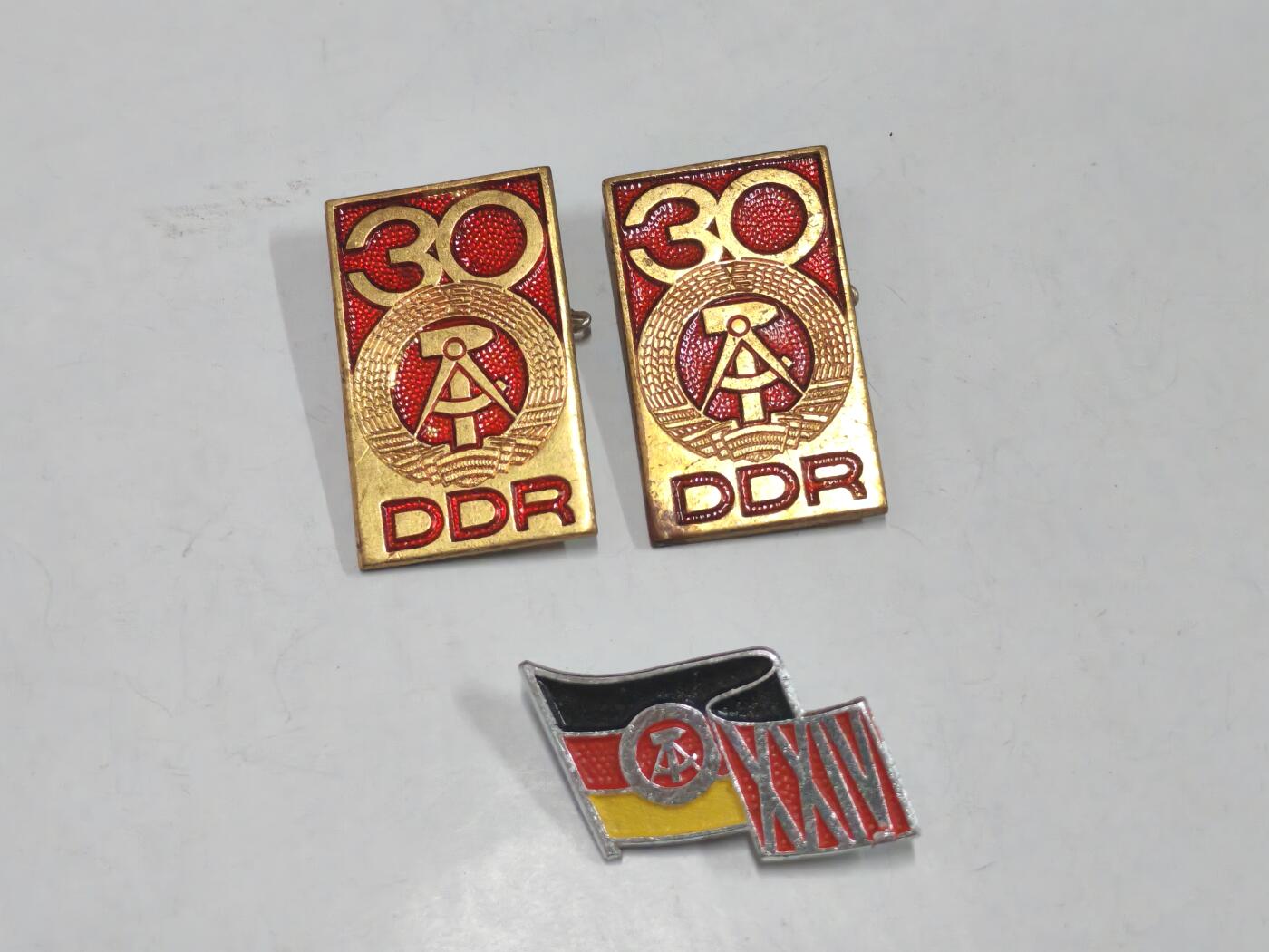 韵星假日拍卖第二十六期 -- Rimey Holidays Auction 26 民主德国建国30.24周年纪念章一组
