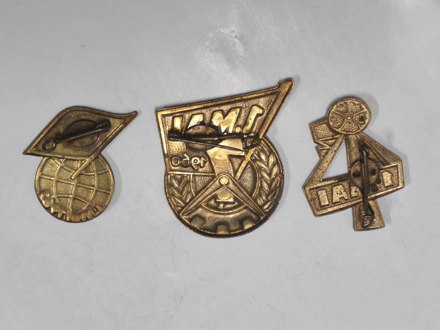 韵星假日拍卖第二十六期 -- Rimey Holidays Auction 26 民主德国1957.1960.1967劳动节纪念章一组