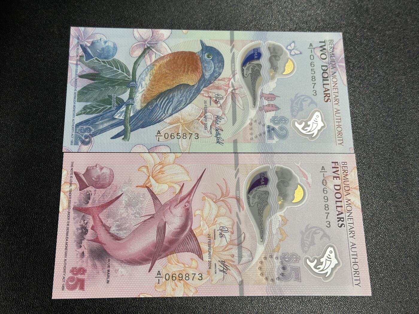 《外钞收藏家》第五百七十二期（畅拍场）（本平台长期征集拍品、欢迎藏友们联系合作） 百慕大1和5元 A/1冠 获奖钞 全新UNC 尾3同