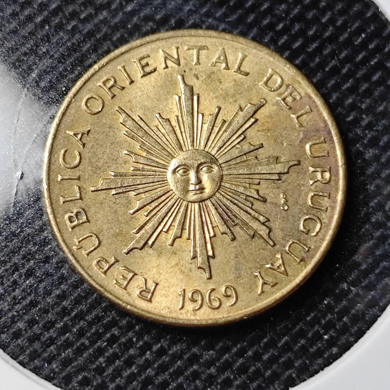 KK钱币收藏小铺 第350场 2月预留时间 周末发货  1969乌拉圭1比索铜币