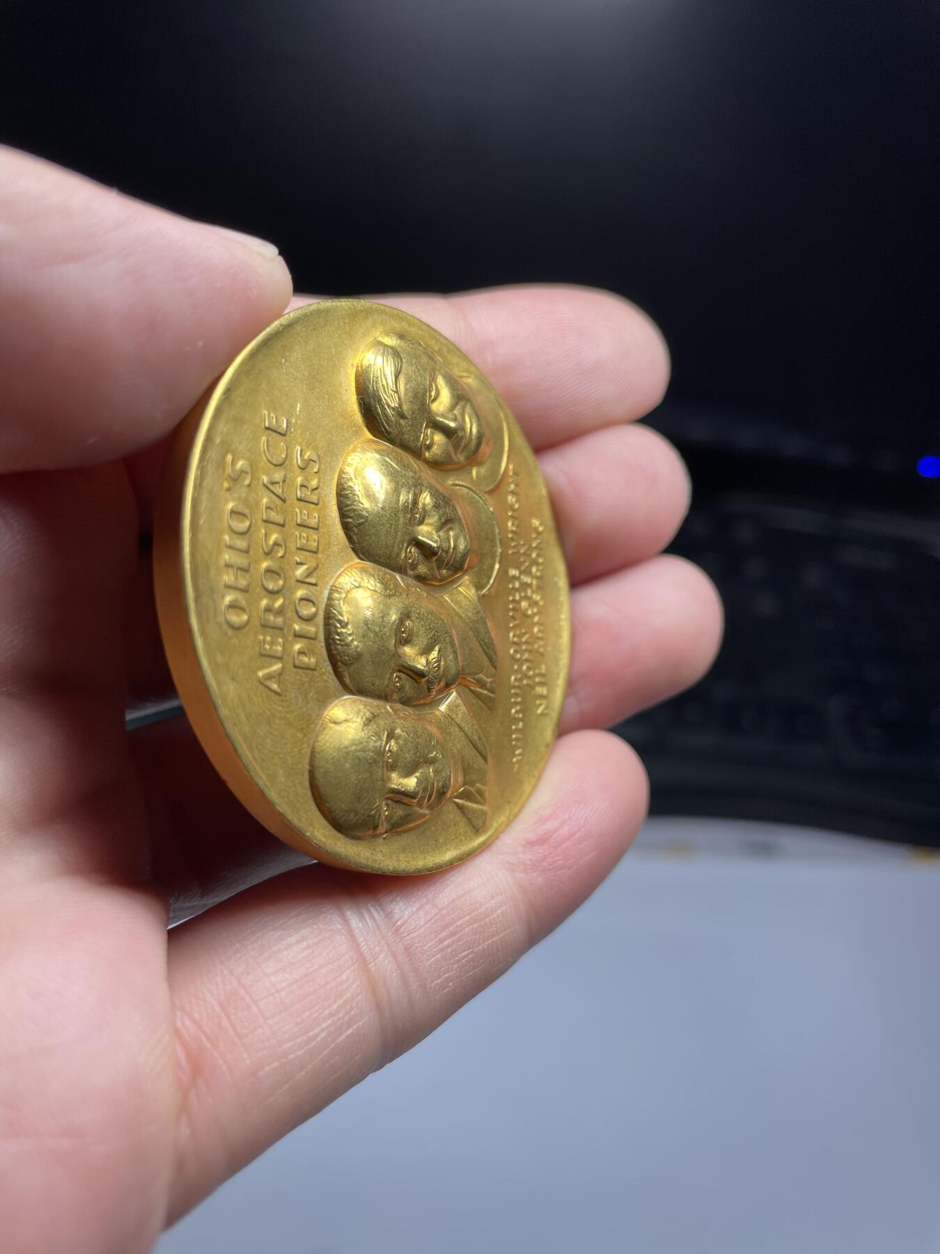 2025年集古藏今外币拍卖第九期-第5场—（总第275拍），可以寄存60天，满160元包邮。本期拍卖结束休假几天，所有快递节后发货 高浮雕世界航天英雄大铜章，直径51毫米