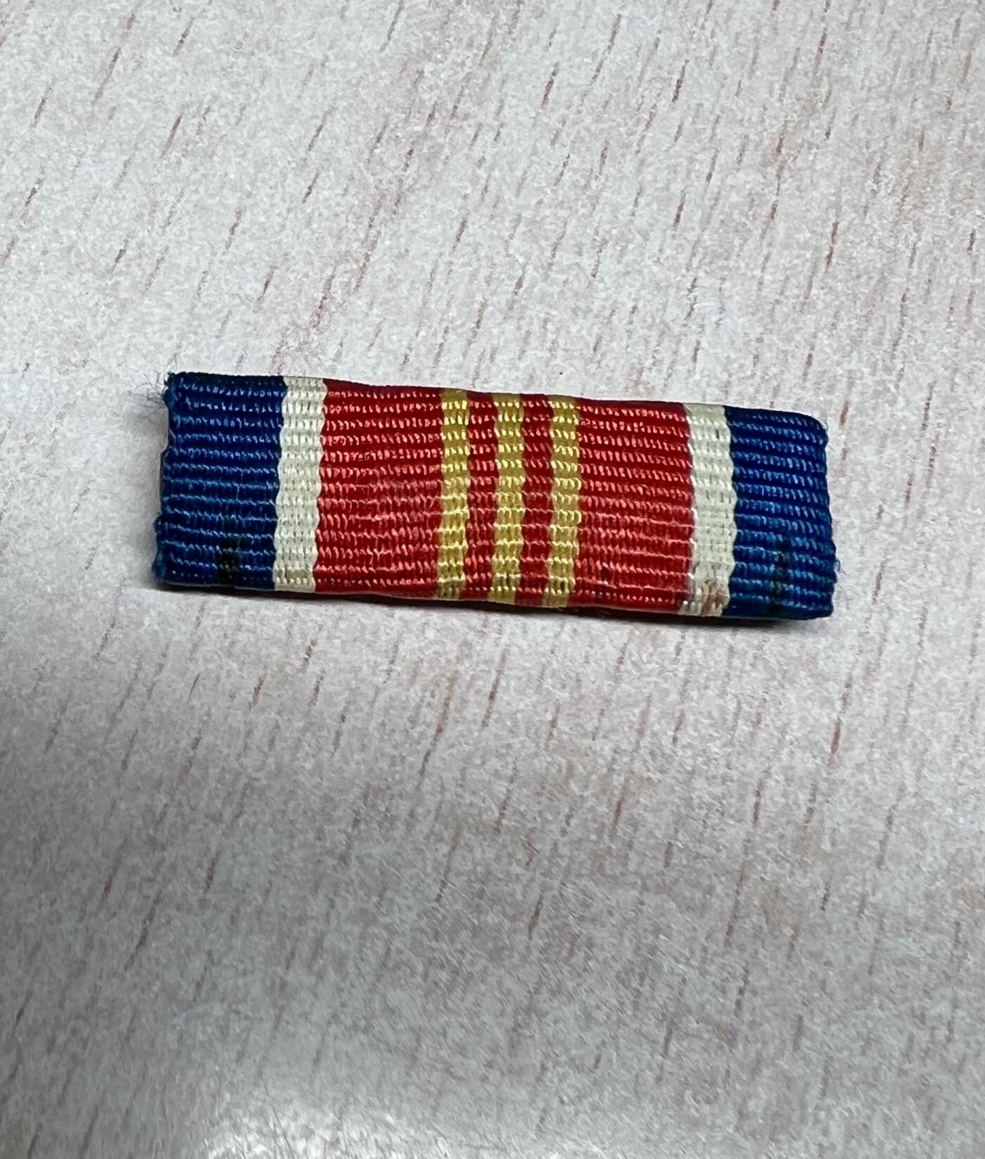 大猫徽章拍卖 第279期 朝鲜🇰🇵三级国旗勋章 原略原证书 珐琅一处轻微损伤