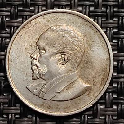 布加迪🐬～世界钱币(上海)🌾第 246 期 /  各国套币和散币 - 肯尼亚🇰🇪 1967年 25分 无字版