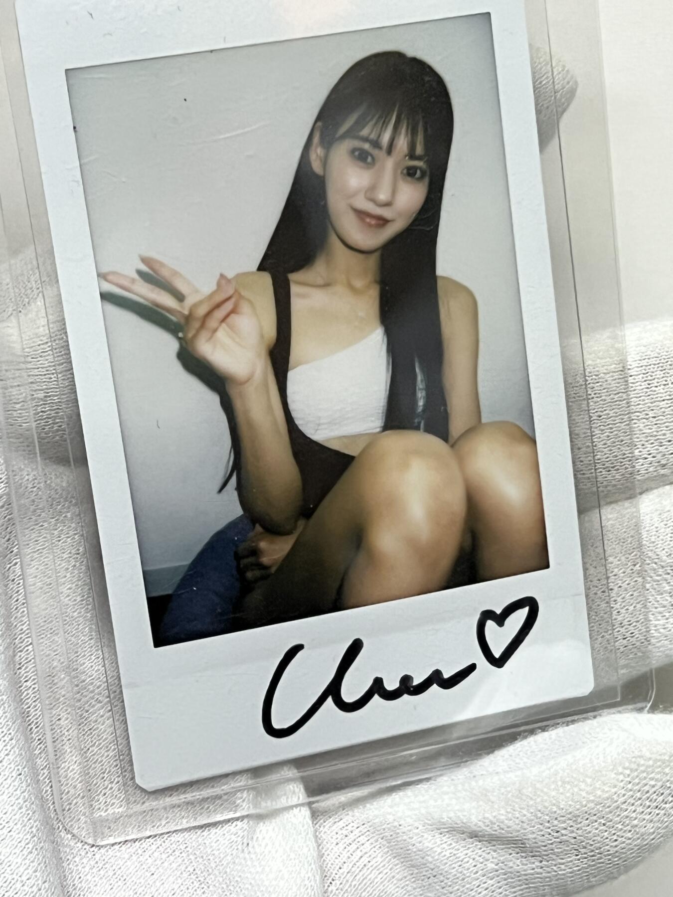 零元拍：日本 偶像艺人网红 八卦海 八掛海 特典 拍立得 签名签字亲签 画了小爱心 实卡超好看 稀有 2020年11月以日本影片公司PRESTIGE专属的身份正式出道，首部作品《JK制服与初恋笑容》让她迅速走红，2025年1月签约M社