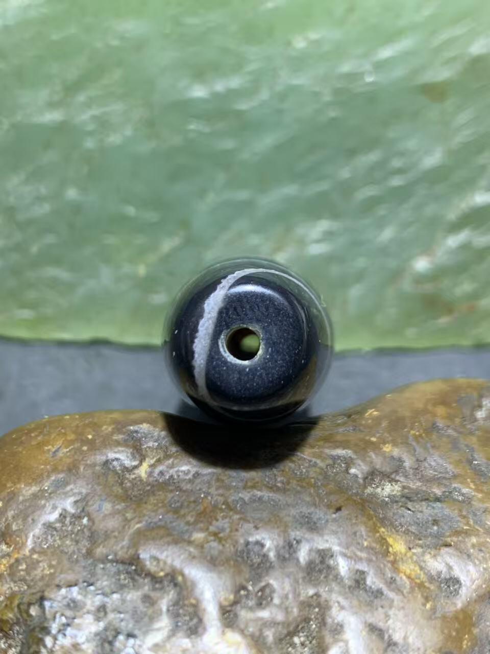 精美天地药师玛瑙桶珠一个