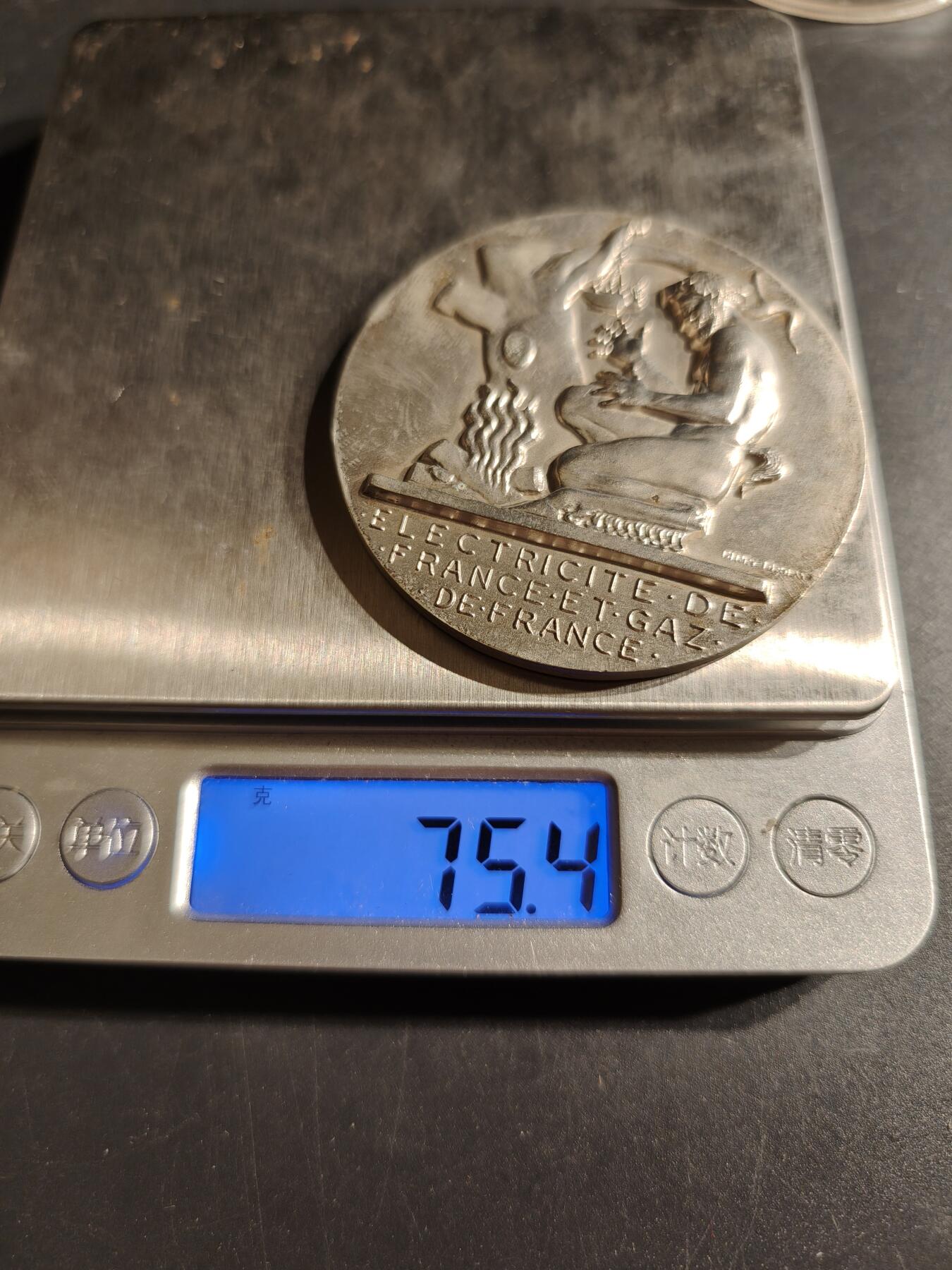 老王徽章第153期 法国电气公司服务30周年镀银大铜章    直径54mm.  重量75.4g