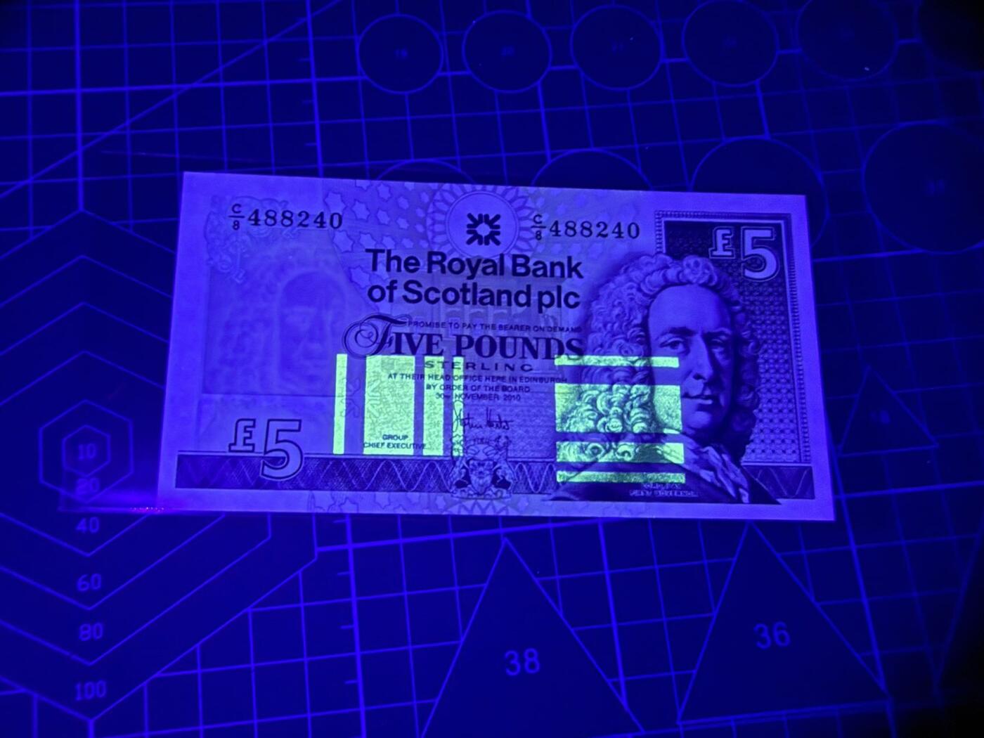 【炜奕收藏】，第四十六期 2010年苏格兰皇家银行5镑，UNC品相