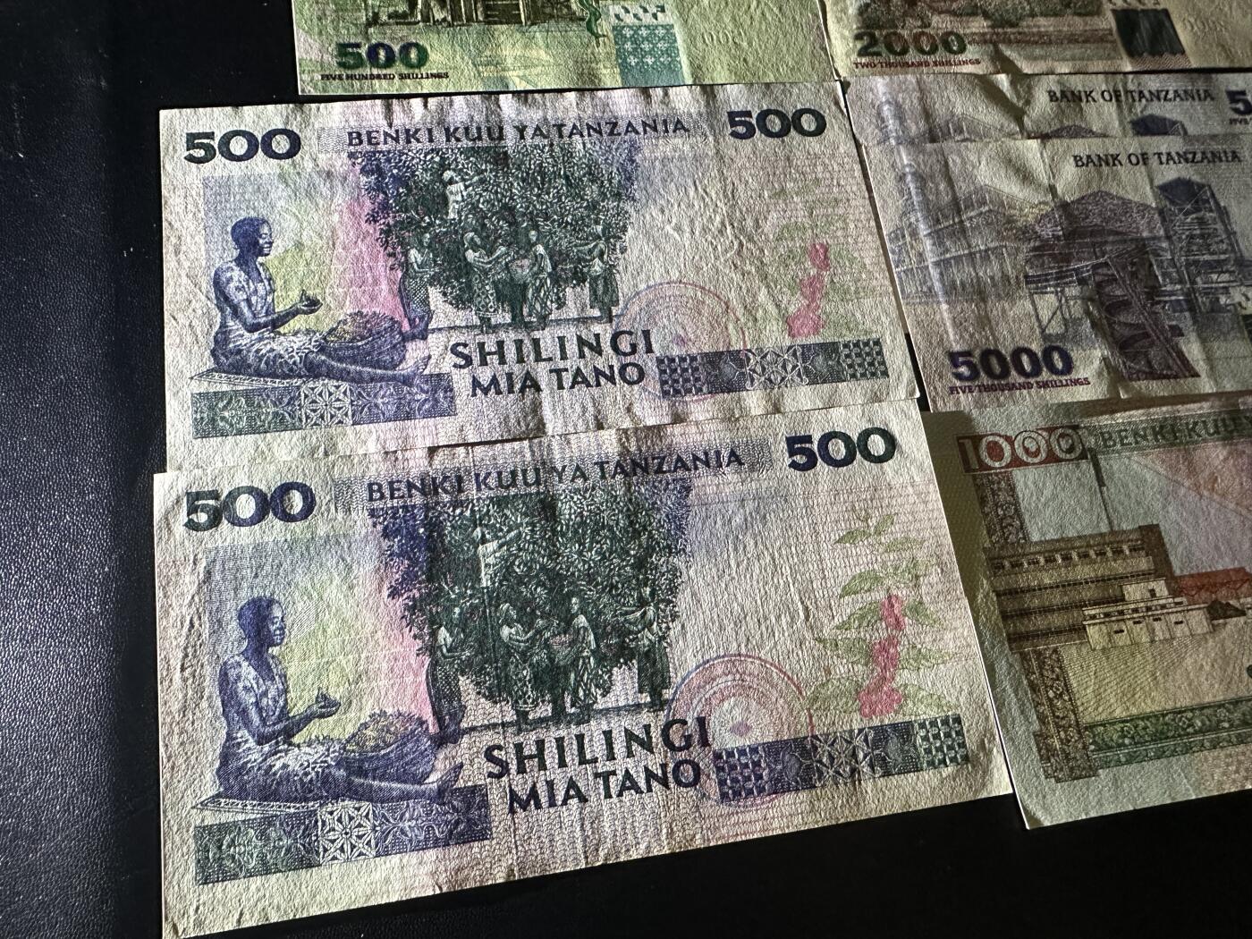 《外钞收藏家》第五百七十二期（畅拍场）（本平台长期征集拍品、欢迎藏友们联系合作） 坦桑尼亚两个版本 7张一起 有新有旧  品相如图