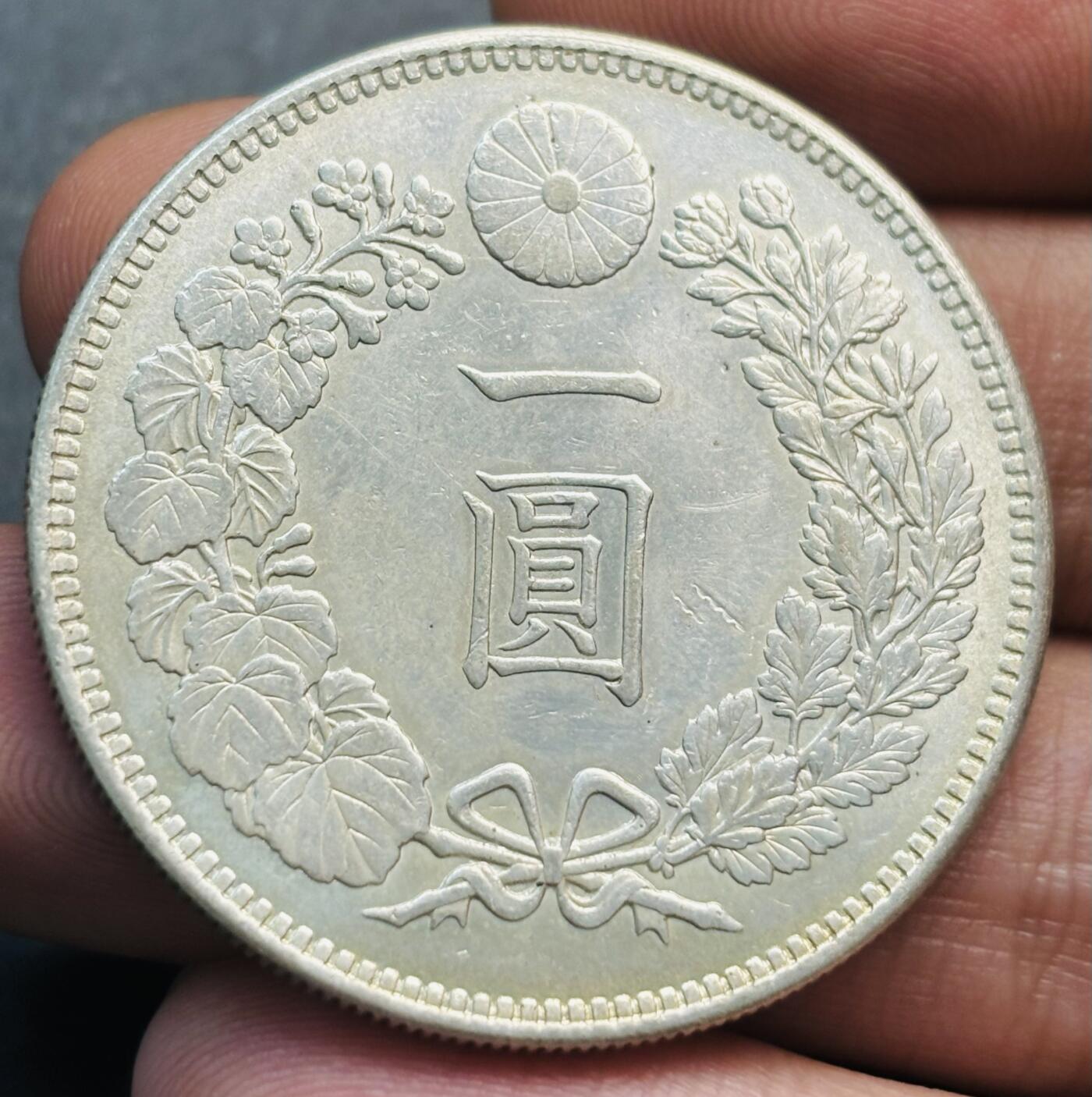 文馨钱币收藏第 274 场，批量银币，散币场 长期接收代拍品 少见极美品日本明治三十七年 1904 年日俄战争爆发时期，一元龙银元，全龙鳞极品，900 高银