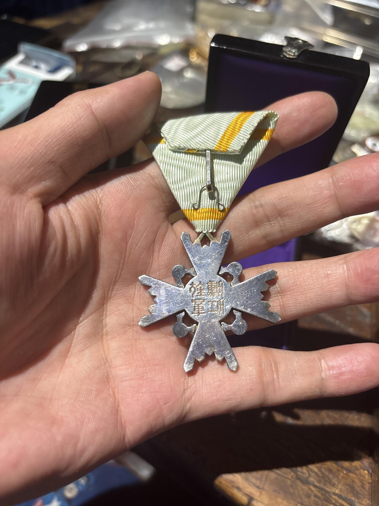 勋五等银瑰宝章