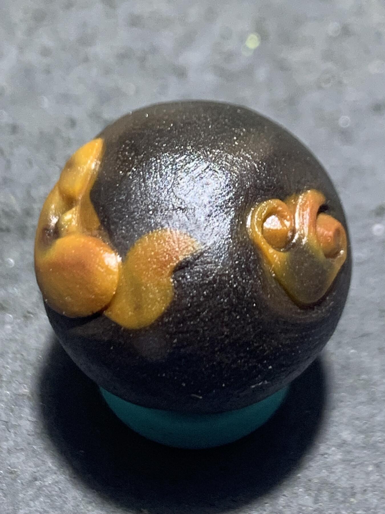 精美亚光战国红玛瑙手工俏色巧雕无相佛如意圆珠一个，