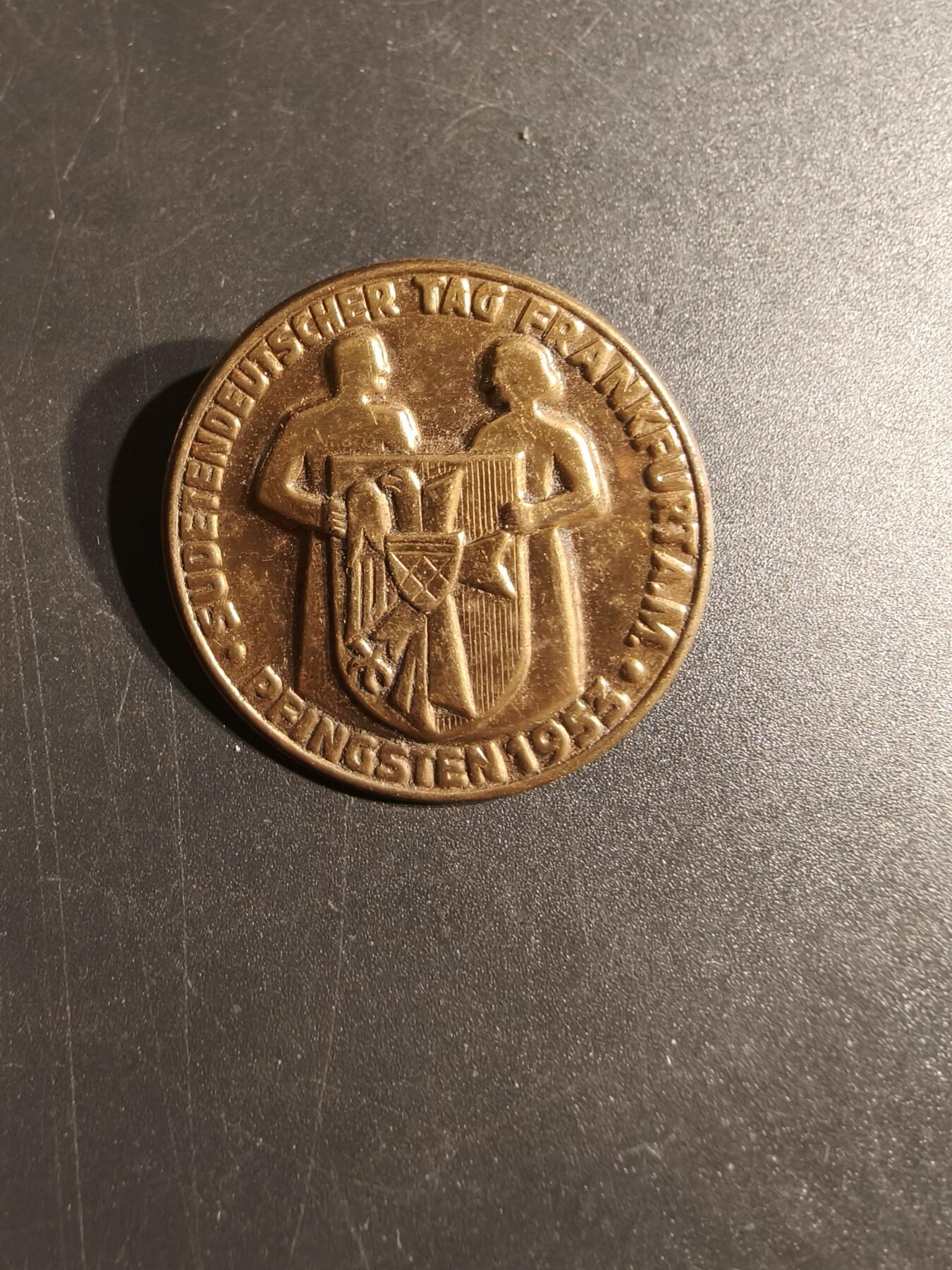 老王徽章第153期 德国1953年“圣灵降临节法兰克福美因河畔的苏台德德意志日”证章