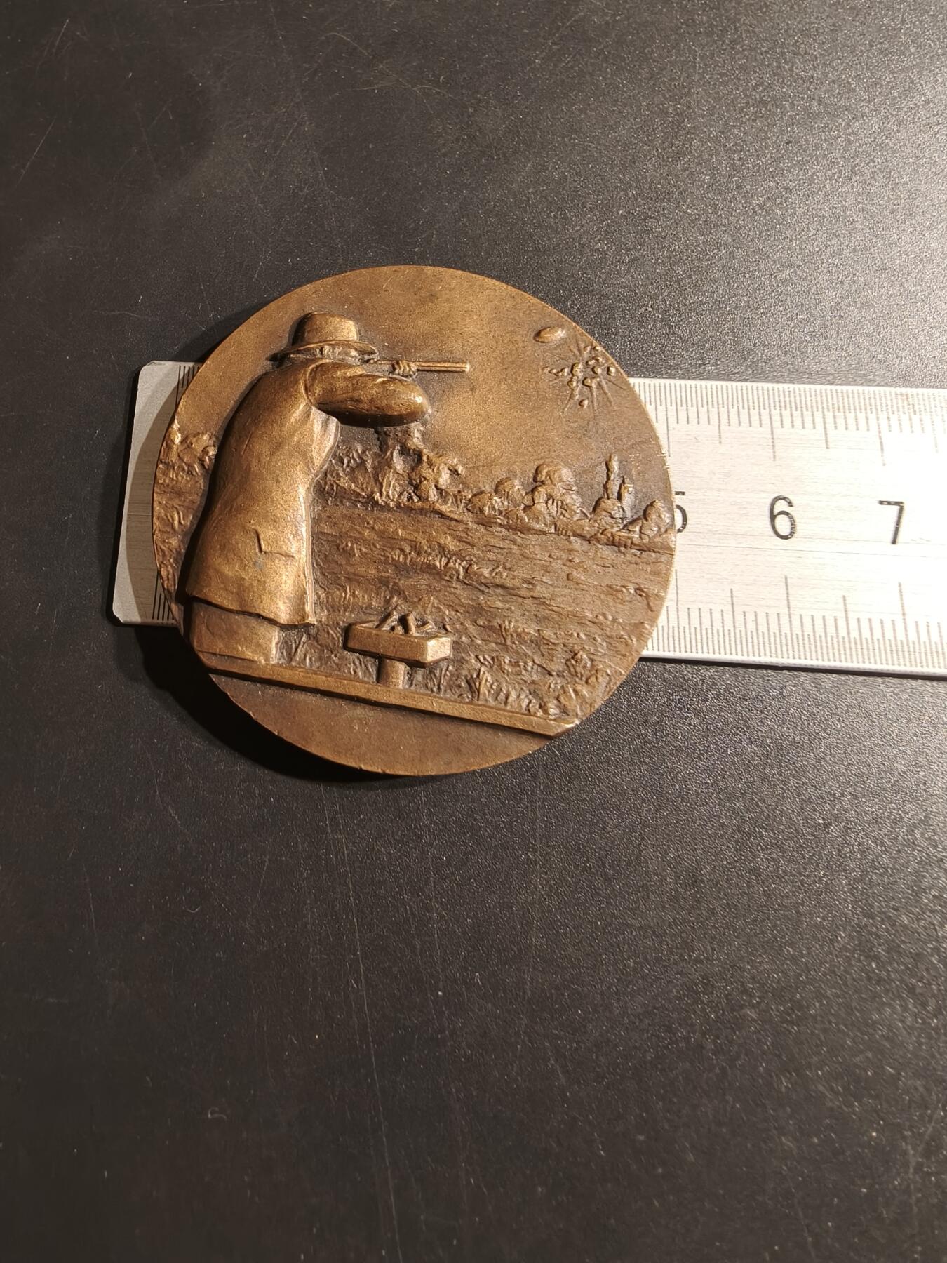 老王徽章第153期 法国射击竞赛大铜章    直径50mm.   重量61.6g