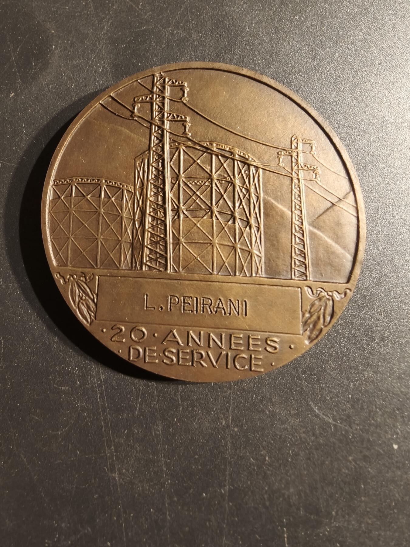 老王徽章第153期 法国电力公司服务20周年大铜章    直径54mm.  重量75g