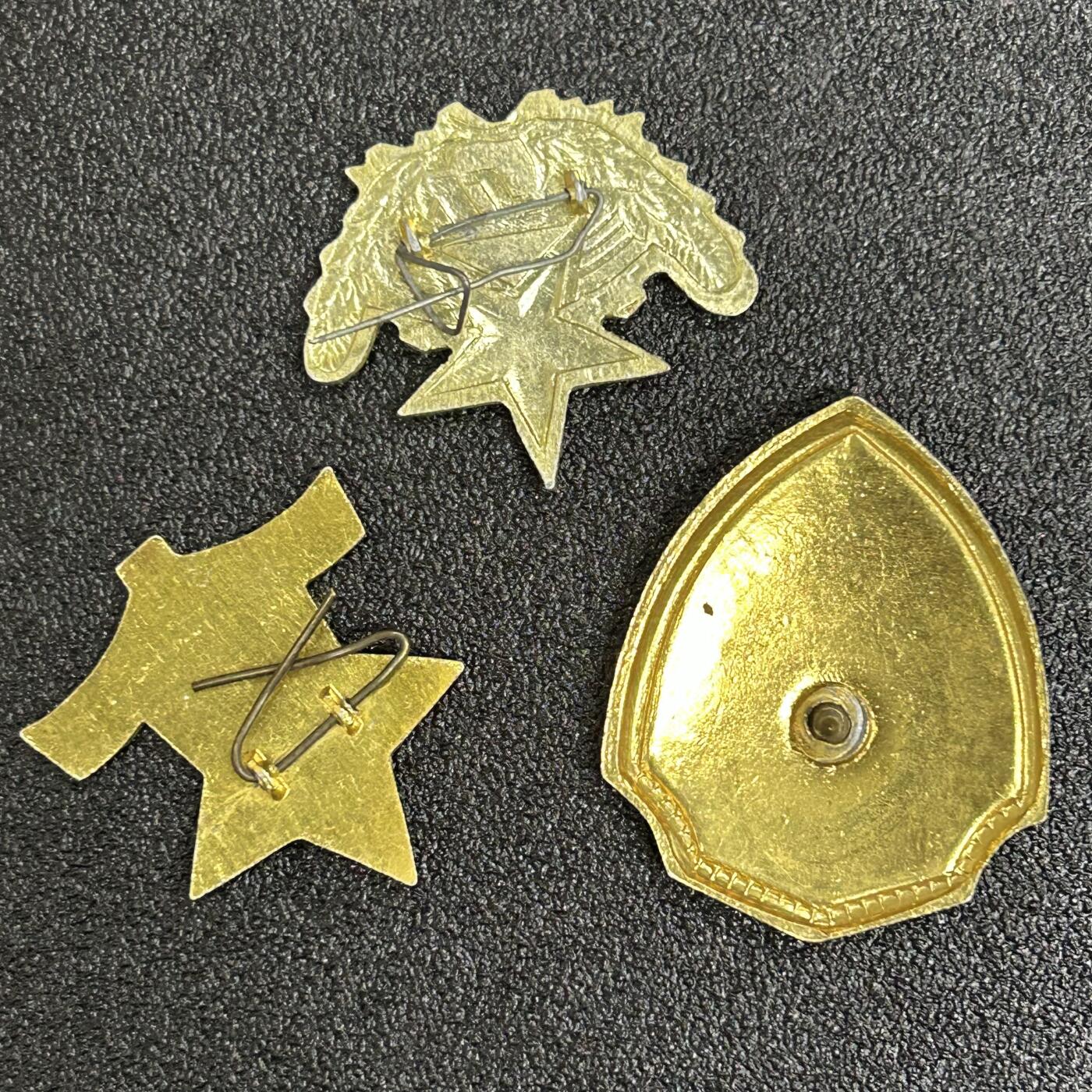 西秦中古拍卖第六十期 老徽章一组3枚