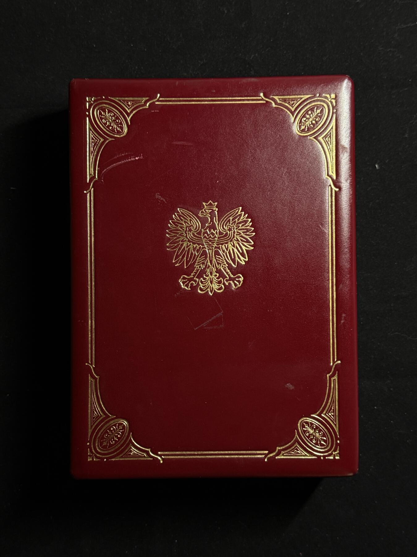 双节同庆！铭记历史！以史为鉴！戎马世界章牌大赏第106期 波兰国家功勋十字勋章，指挥官级，共和国版，盒略mini齐全，非常少见