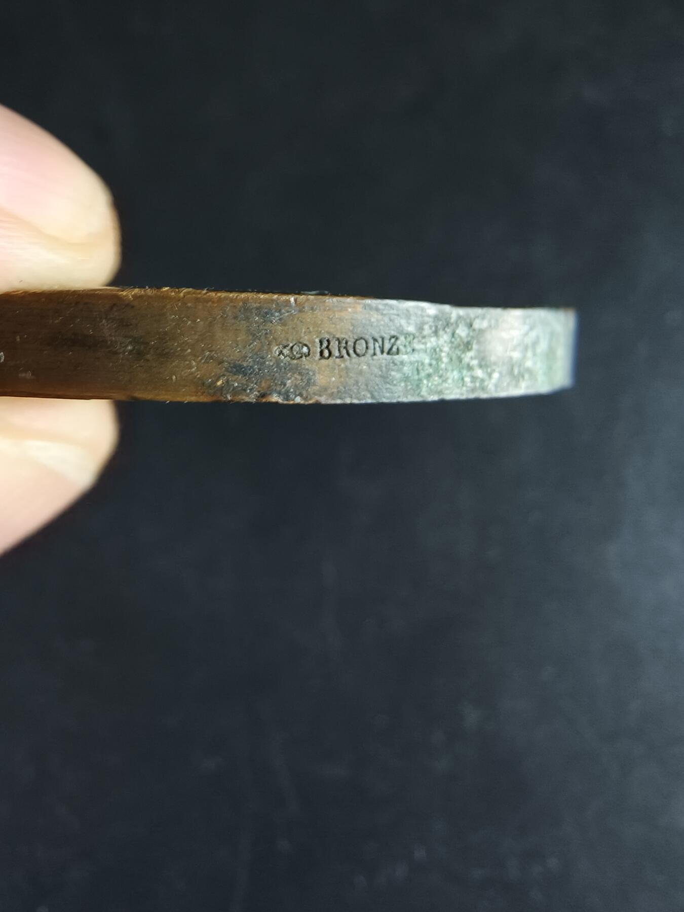 老王徽章第153期 法国胜利女神大铜章    大师莫隆作品    直径68mm.  重量140g