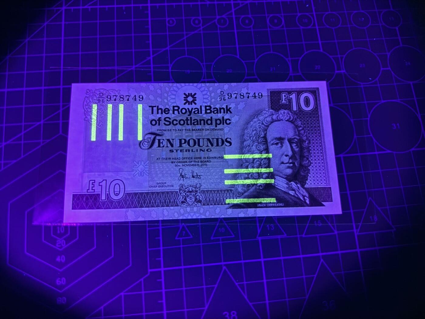 【炜奕收藏】，第四十六期 2010年苏格兰皇家银行10镑，UNC品相