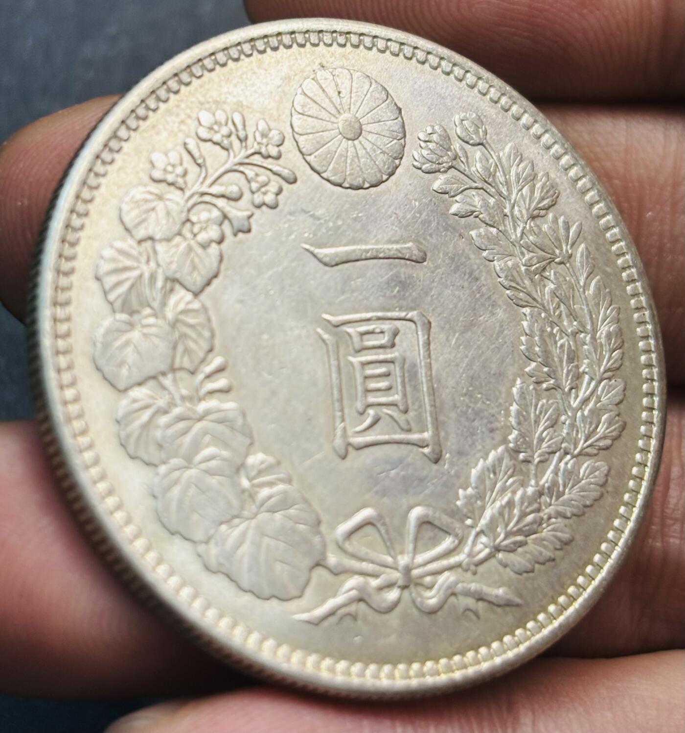 文馨钱币收藏第 274 场，批量银币，散币场 长期接收代拍品 少见极美品日本明治三十七年 1904 年日俄战争爆发时期，一元龙银元，全龙鳞极品，900 高银