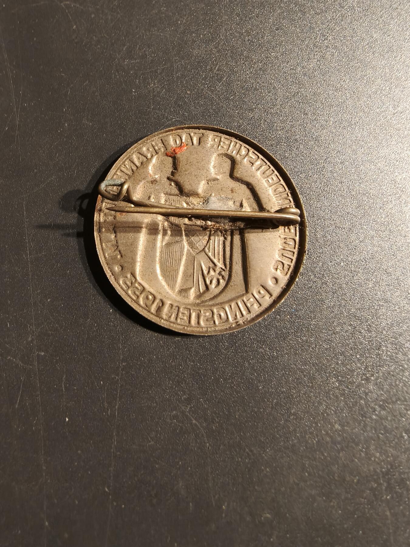 老王徽章第153期 德国1953年“圣灵降临节法兰克福美因河畔的苏台德德意志日”证章