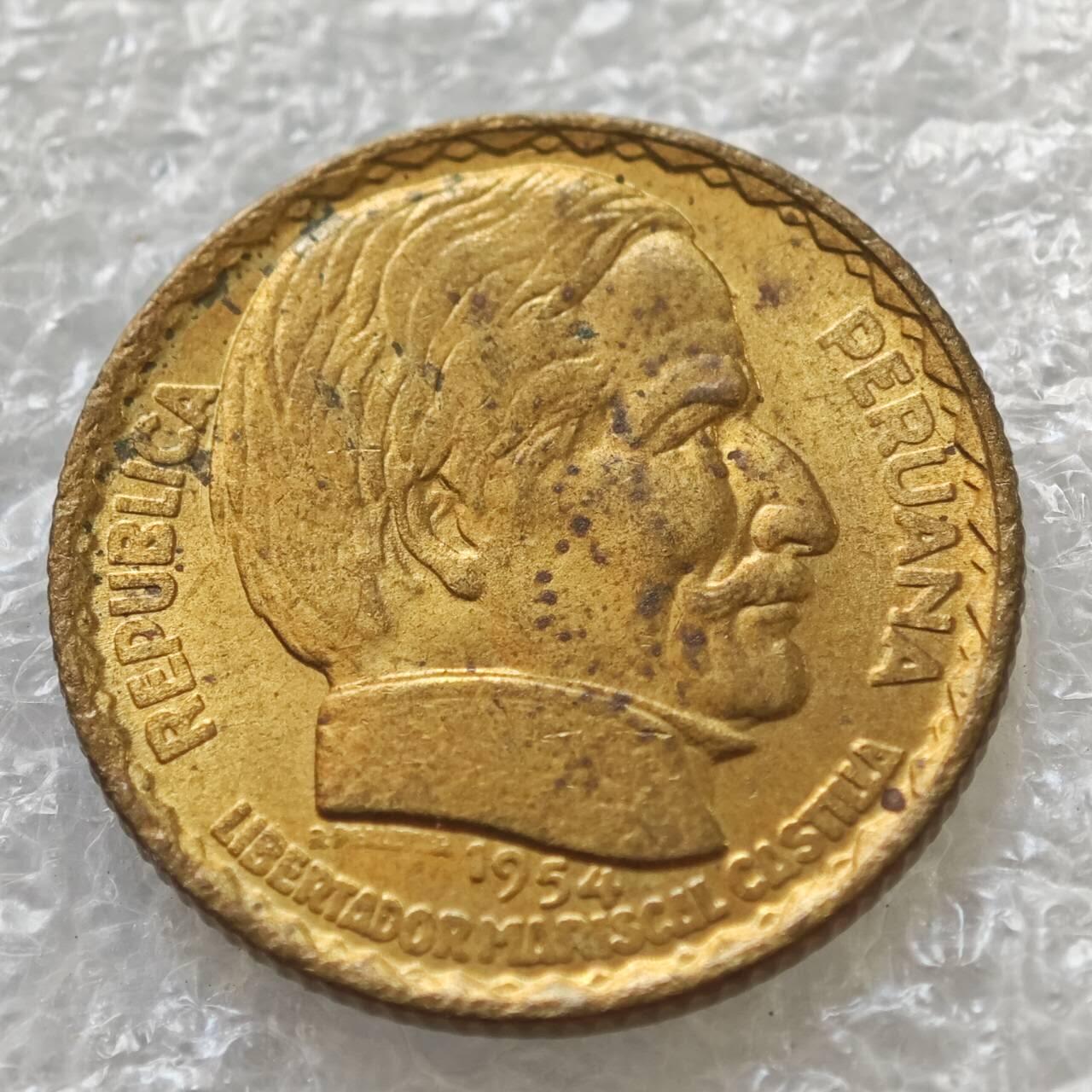 【淘币小摊】限时拍第七百五十七拍  国庆10连拍 希腊海峡秘鲁场 外出13号发货 满百包邮可预留两周  周一统一发货      秘鲁1954年10分独年版黄铜币原光品 km233