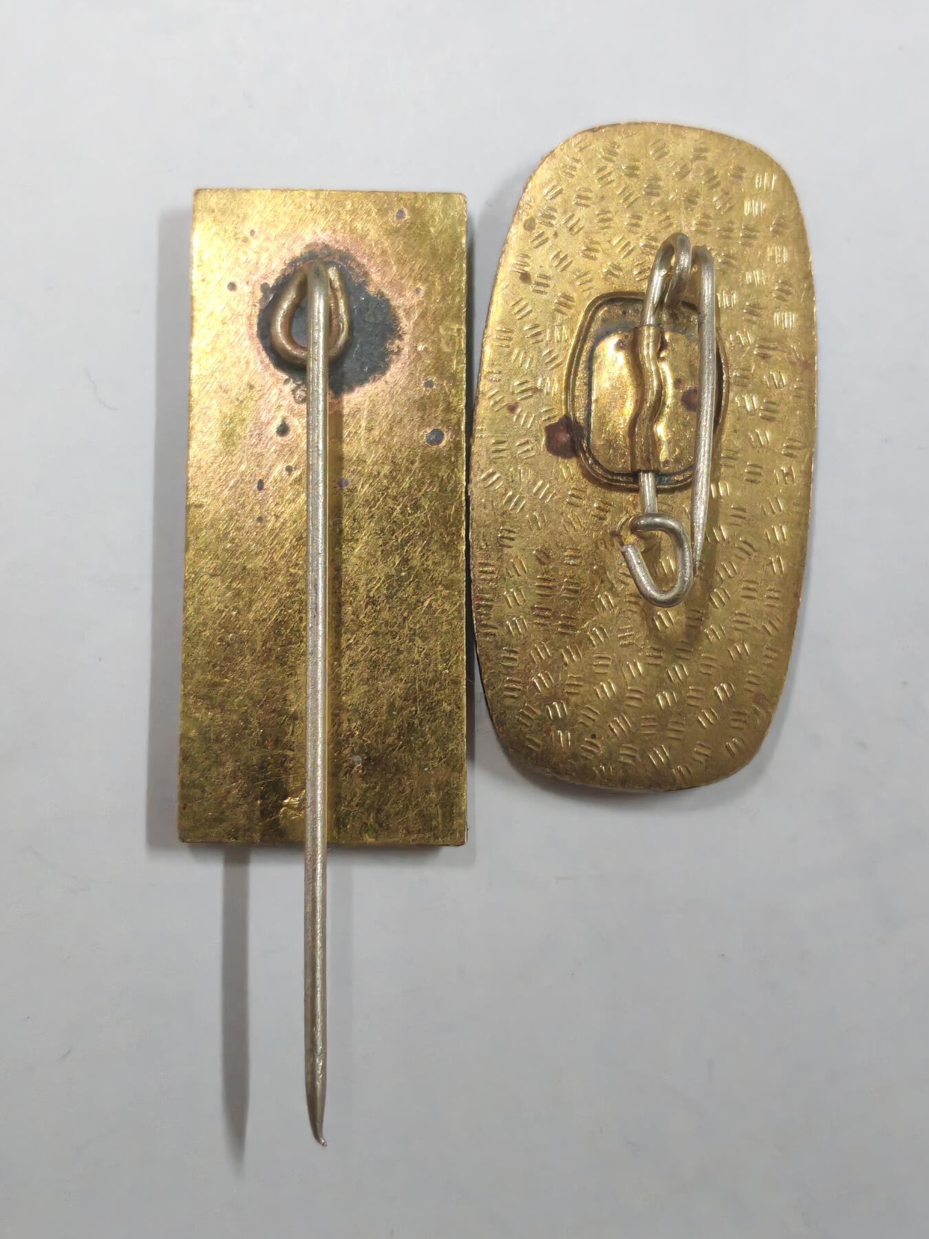 韵星假日拍卖第二十六期 -- Rimey Holidays Auction 26 民主德国珐琅徽章一组