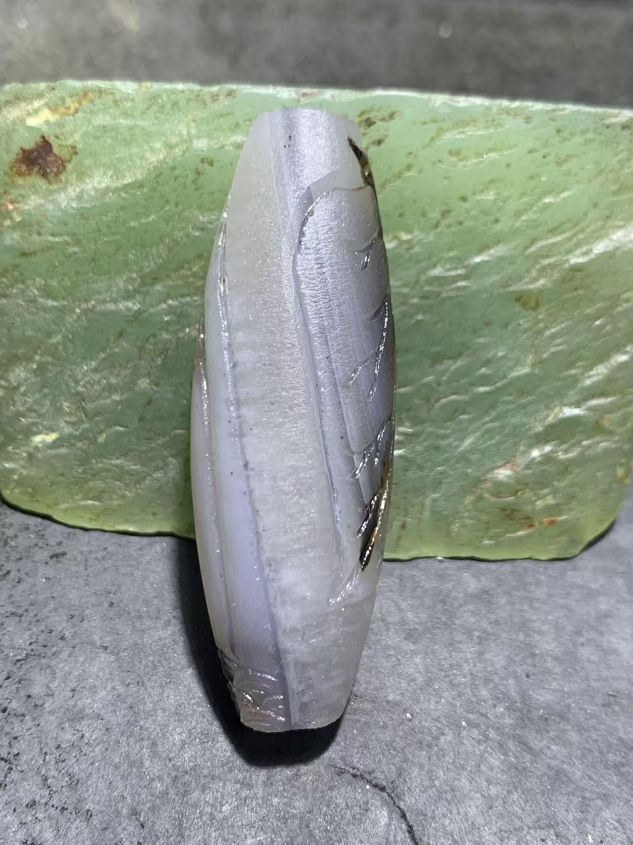 精美天然亚光高玉化白玉髓冰飘九眼页岩天珠雕刻一叶成佛把件（吊坠）一个！