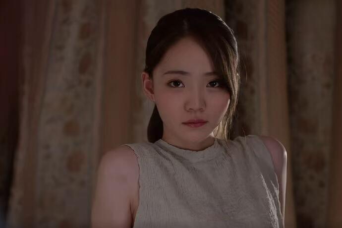 零元拍：日本网红 偶像艺人 美之島惠理 美ノ嶋めぐり 特典 拍立得 签名签字亲签 实卡超好看 稀有 2021年5月出道，成为日本影片公司PRESTIGE的专属新星，是PRESTIGE从FANZA平台撤退后力推的首位专属新人演员。2025年1月，她签约知名厂商M社，开启职业生涯新篇章。