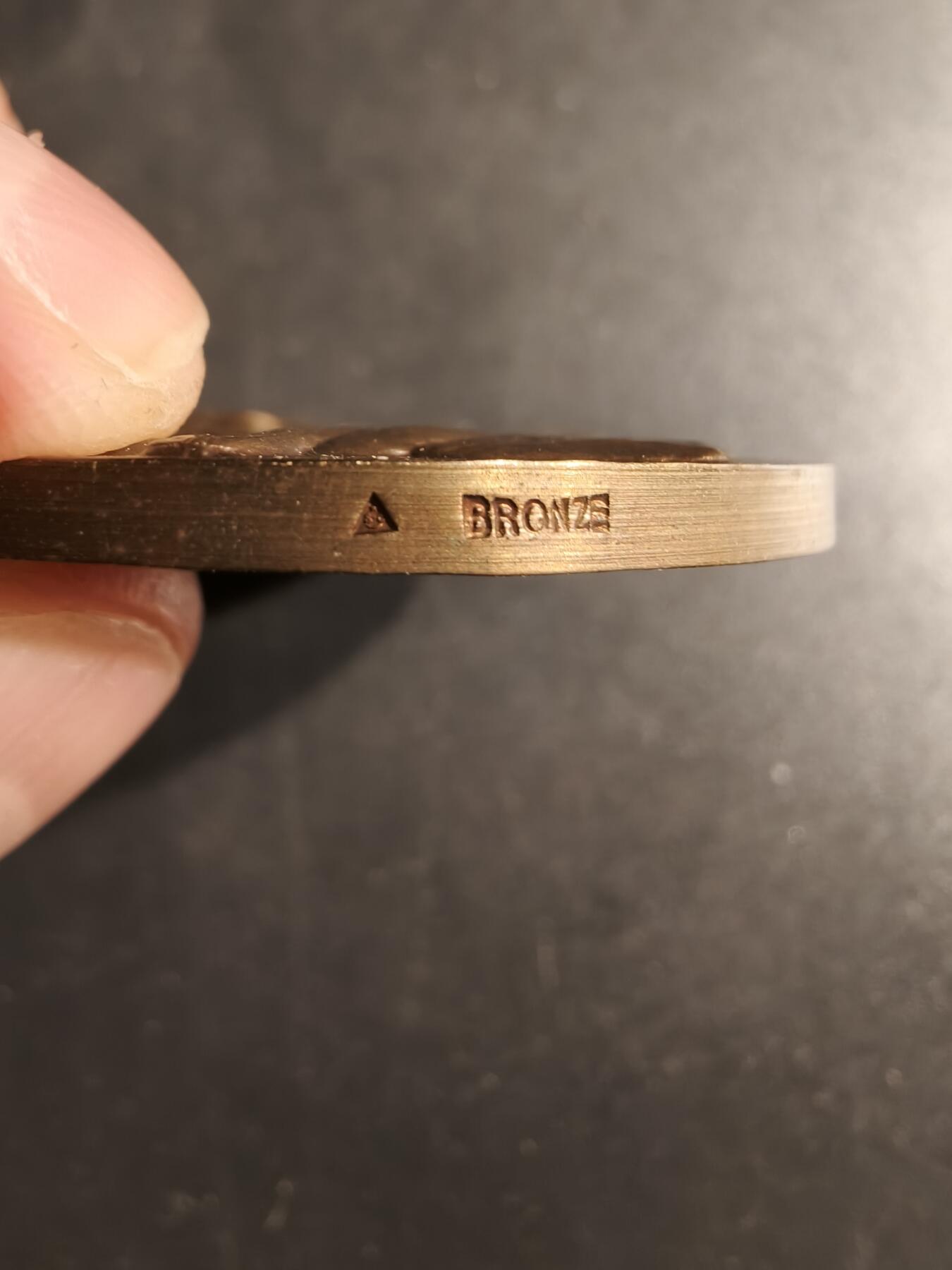 老王徽章第153期 法国电力公司服务20周年大铜章    直径54mm.  重量75g