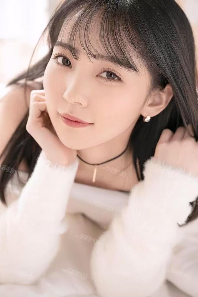 零元拍：日本网红 偶像艺人 美之島惠理 美ノ嶋めぐり 特典 拍立得 签名签字亲签 实卡超好看 稀有 2021年5月出道，成为日本影片公司PRESTIGE的专属新星，是PRESTIGE从FANZA平台撤退后力推的首位专属新人演员。2025年1月，她签约知名厂商M社，开启职业生涯新篇章。