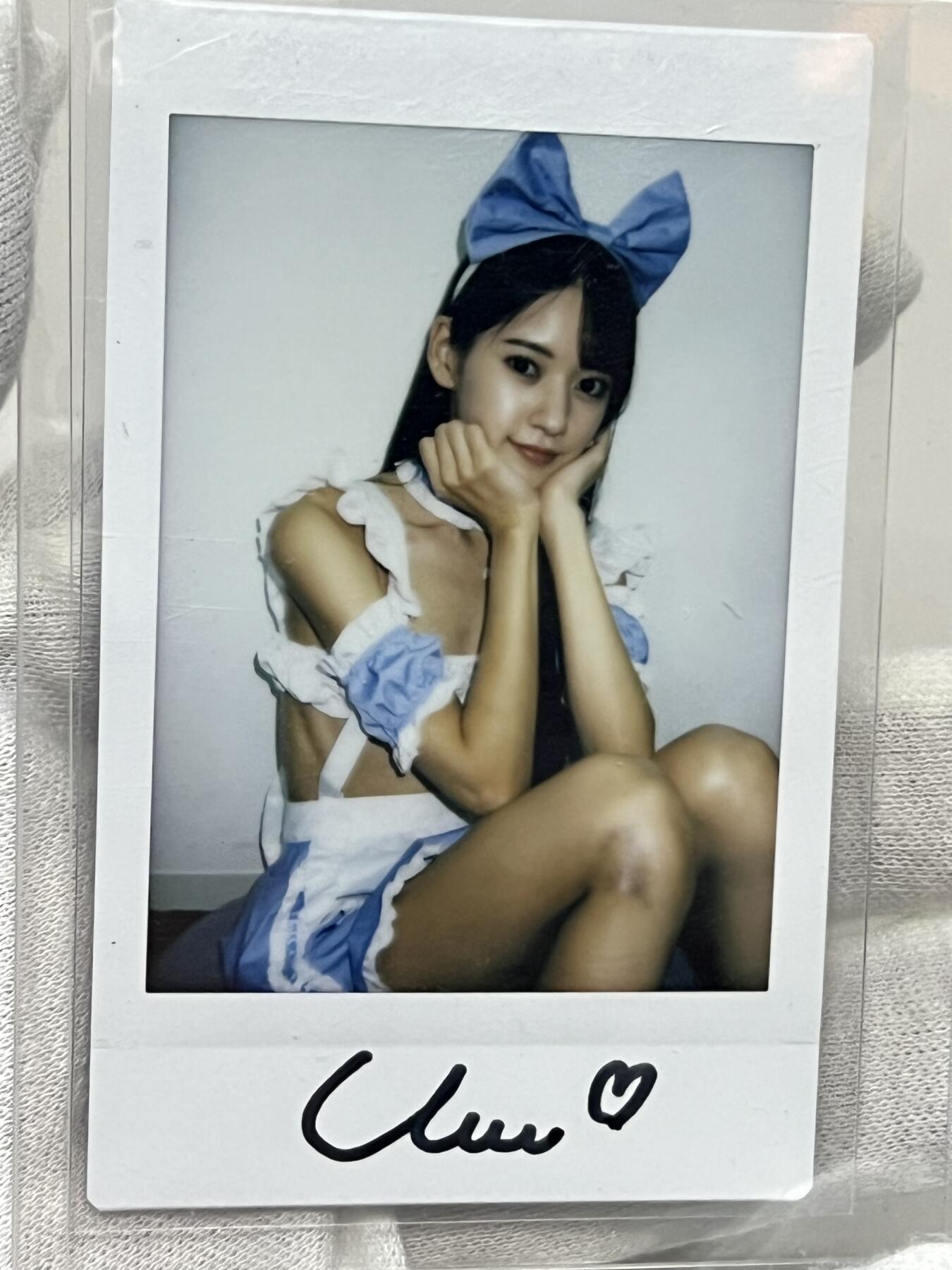 零元拍：日本 网红 偶像艺人 八卦海 八掛海 特典 拍立得 签名签字亲签 画了小爱心 实卡超好看 稀有 2020年11月以日本影片公司PRESTIGE专属的身份正式出道，首部作品《JK制服与初恋笑容》让她迅速走红，2025年1月签约M社。