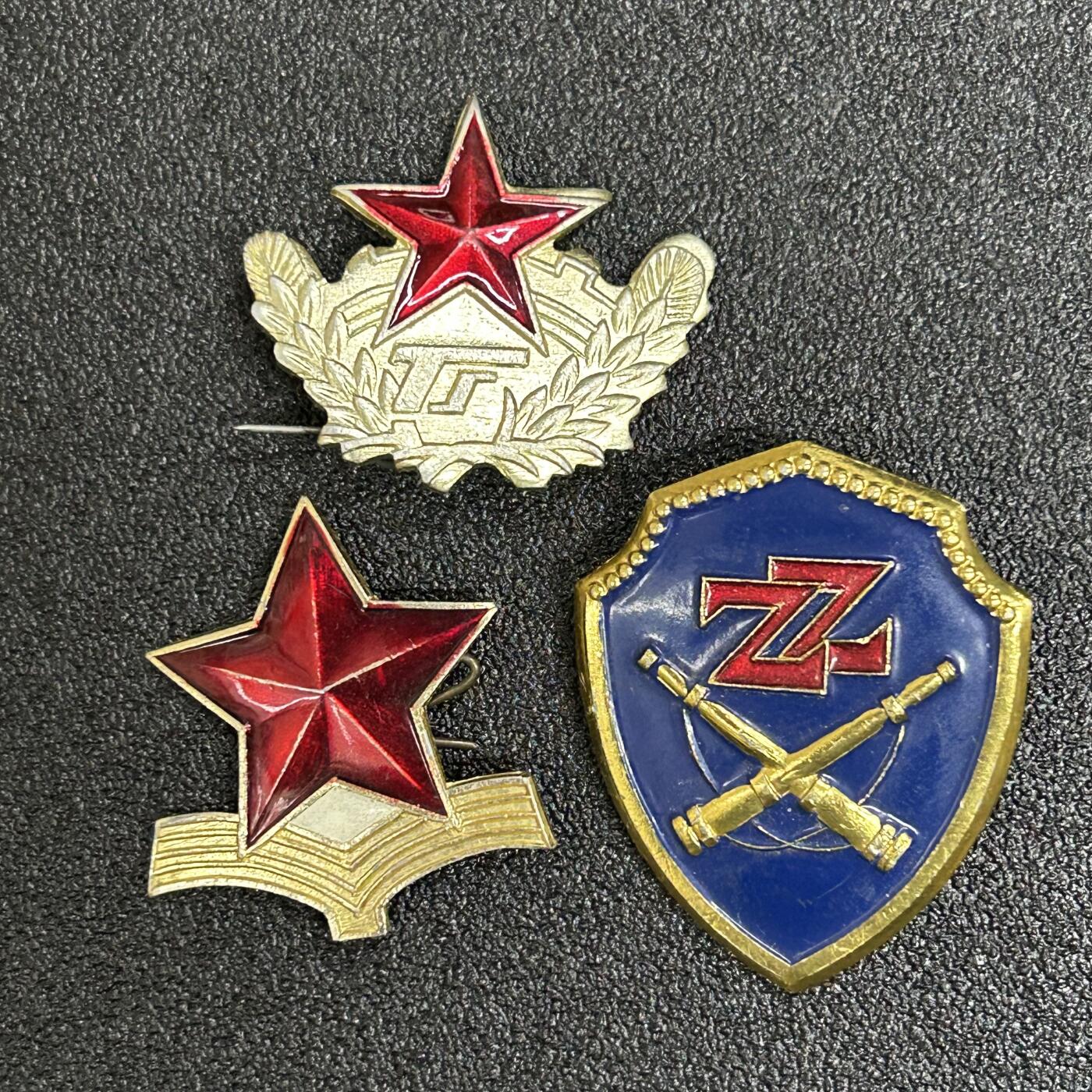 西秦中古拍卖第六十期 老徽章一组3枚