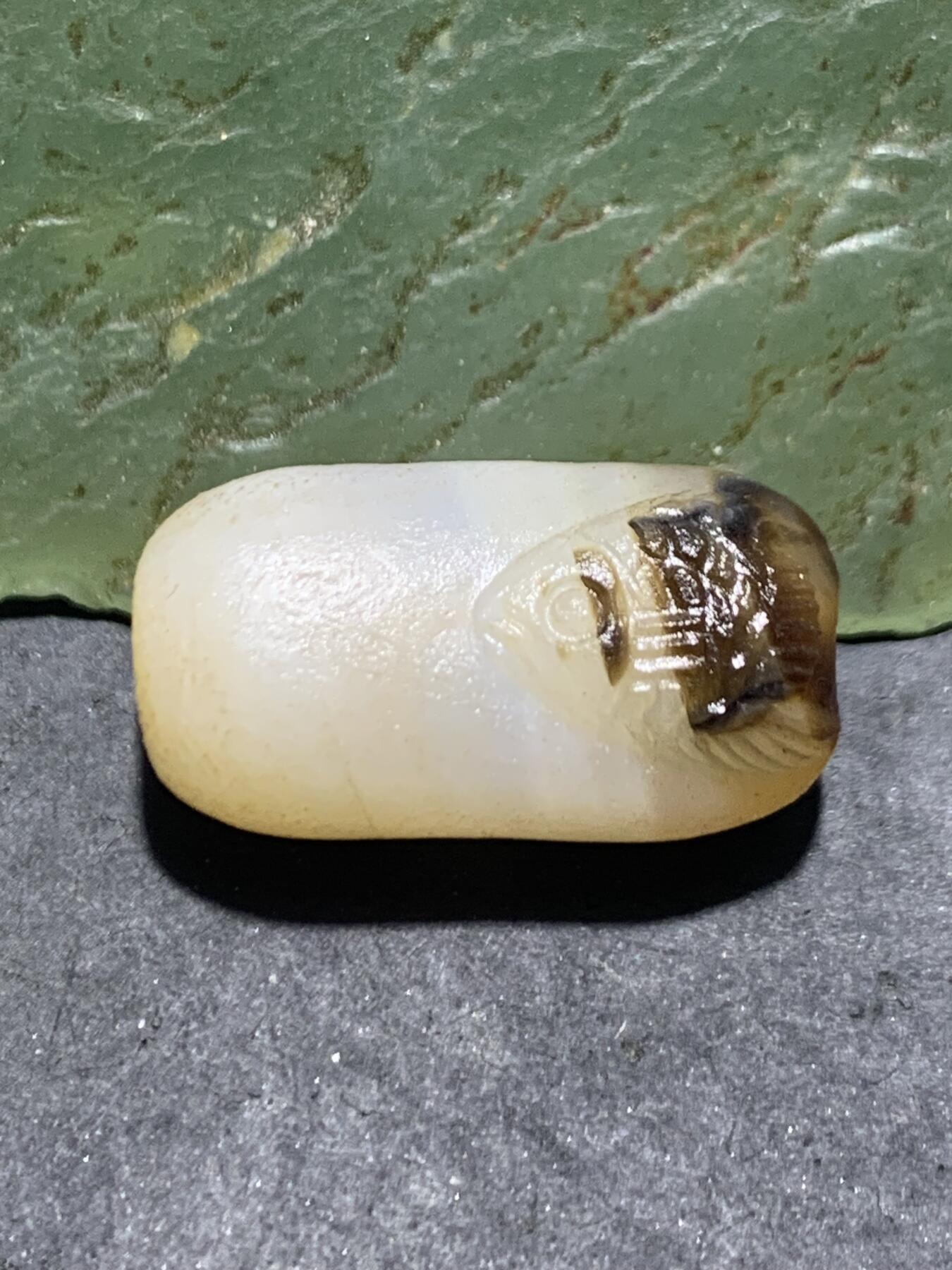精美亚光高玉化海洋玉髓手工俏色巧雕神仙鱼随形桶珠一个！