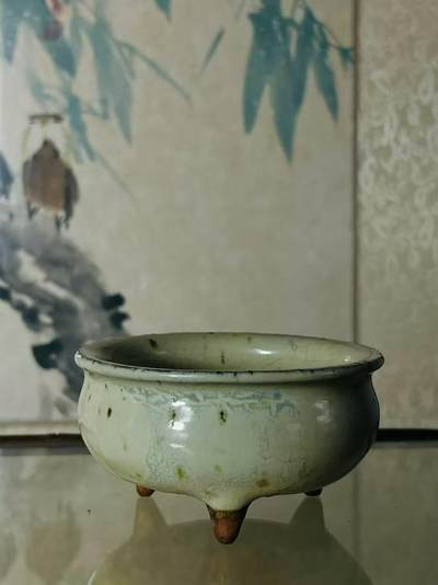 清代三足琴炉，三足开片，径8.6厘米高5厘米。 - 清代三足琴炉，三足开片，径8.6厘米高5厘米。